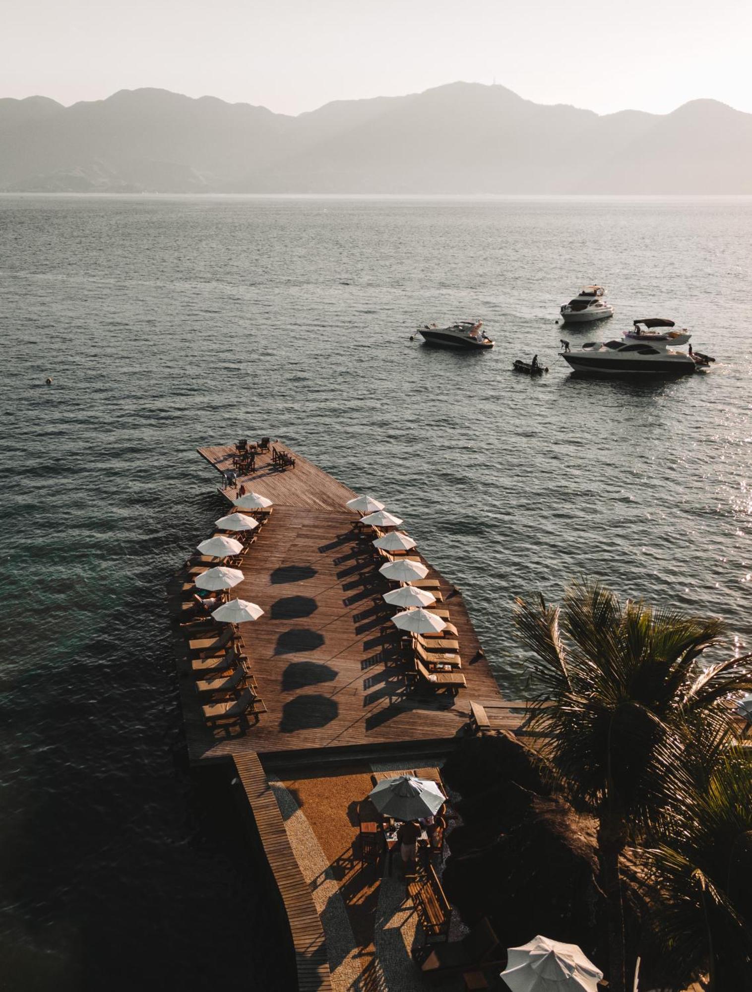 Mercedes 4* Ilhabela